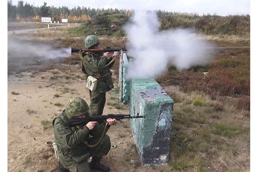 Bartles 01B BARS servicemen in training