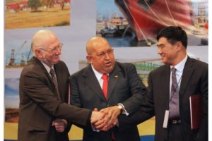 Berg 02 Former President Hugo Chavez receives a Chinese delegation