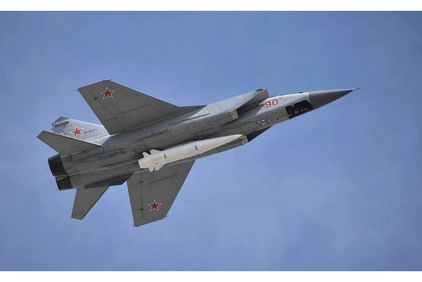Billingsley 01 Kh 47M2 Kinzhal on a MiG 31K