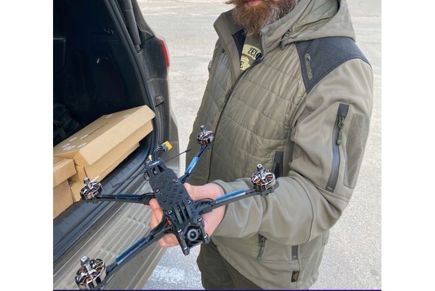 Billingsley 01 unidentified Ukrainian Special Forces soldier with small quadcopter UAV