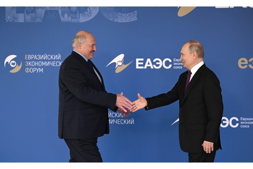 Finch 01 President Putin and Belarus President Alexander Lukashenko