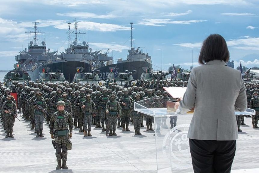 Hurst 01 President of TAIWAN Tsai Ing wen reviews a Marine Corps battalion in Kaohsiung
